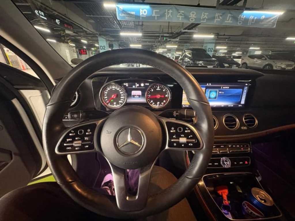 벤츠 E 클래스 E-클래스 W213 E220d 아방가르드 이미지 7