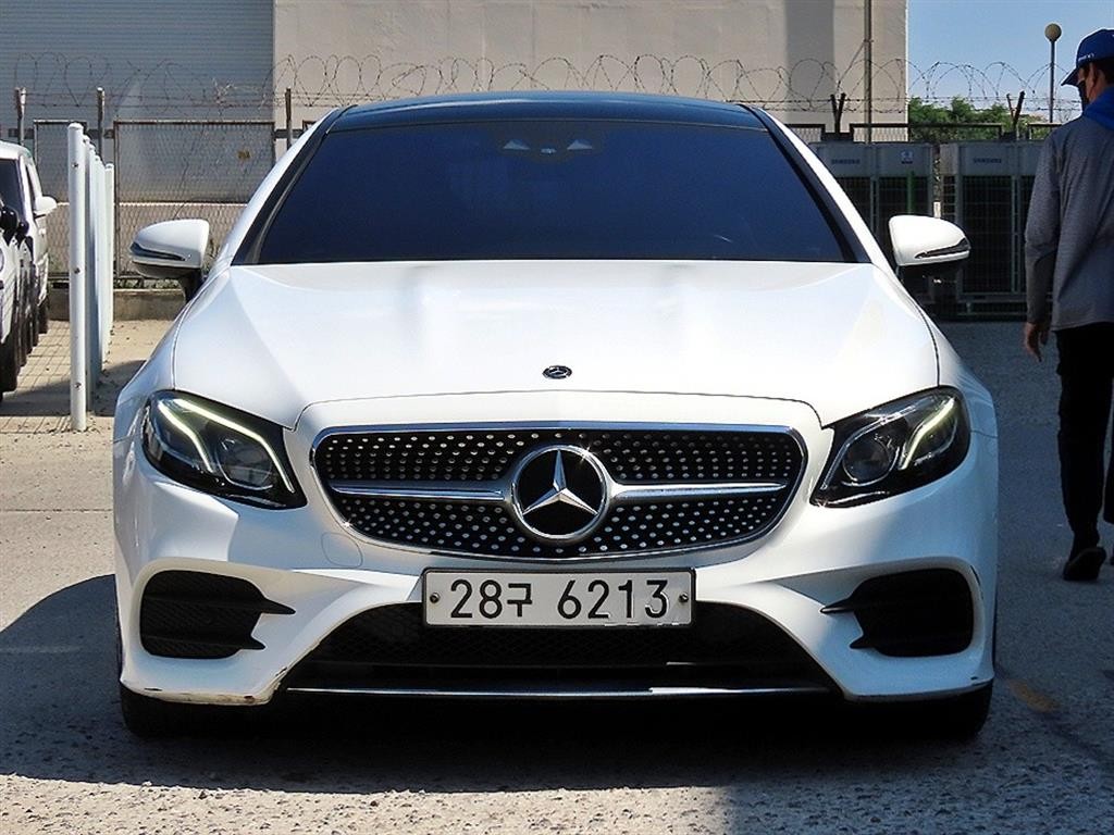 벤츠 E 클래스 E-클래스 W213 E220d 쿠페 이미지 1
