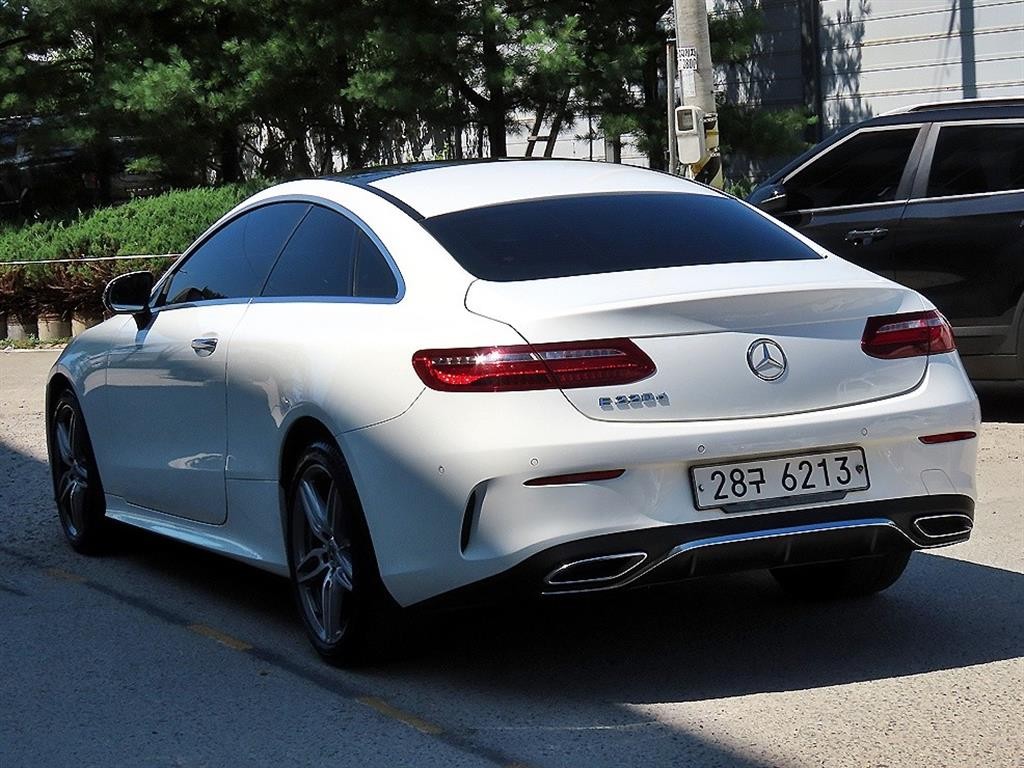 벤츠 E 클래스 E-클래스 W213 E220d 쿠페 이미지 3