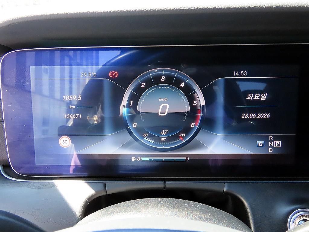 벤츠 E 클래스 E-클래스 W213 E220d 쿠페 이미지 9