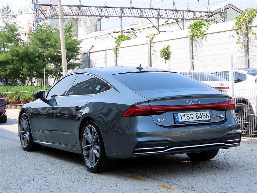 아우디 A7 A7 (4K) 55 TFSI 콰트로 프리미엄 이미지 3