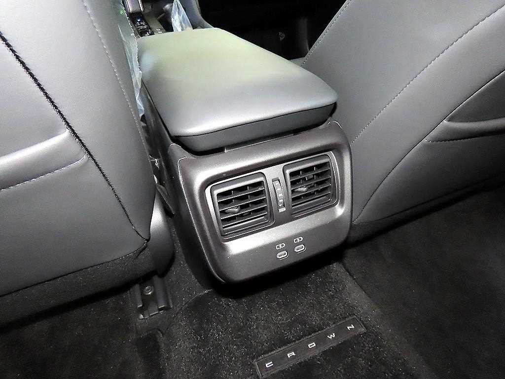 토요타 크라운 크라운 크로스오버 2.5 4WD 하이브리드 이미지 17