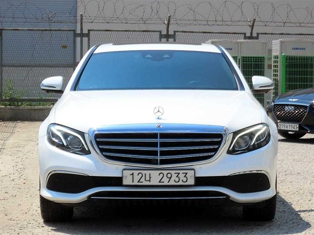 벤츠 E 클래스 E-클래스 W213 E300 4MATIC 익스클루시브 이미지 1