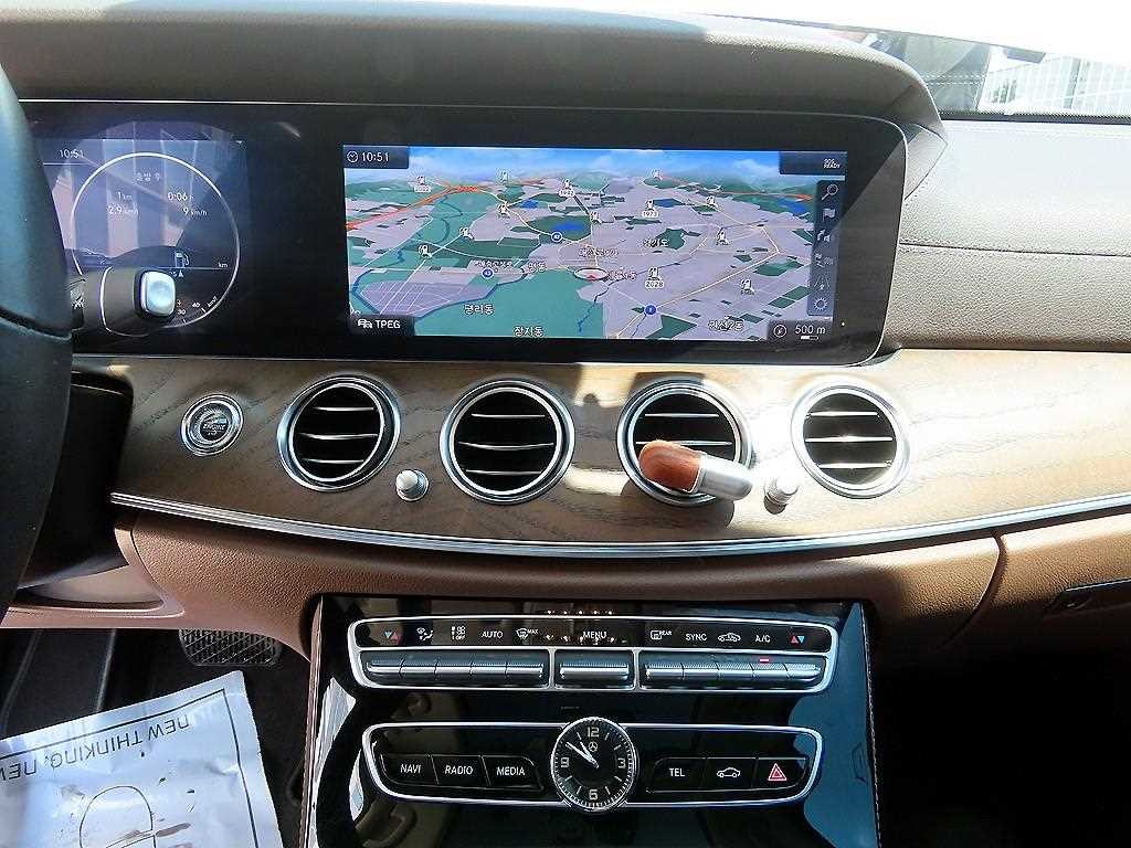 벤츠 E 클래스 E-클래스 W213 E300 4MATIC 익스클루시브 이미지 13