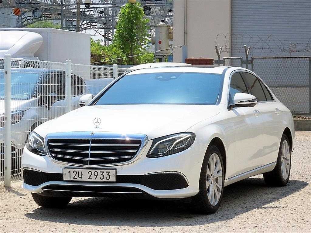 벤츠 E 클래스 E-클래스 W213 E300 4MATIC 익스클루시브 이미지 2