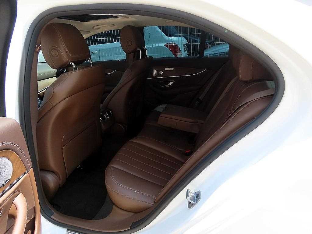 벤츠 E 클래스 E-클래스 W213 E300 4MATIC 익스클루시브 이미지 6