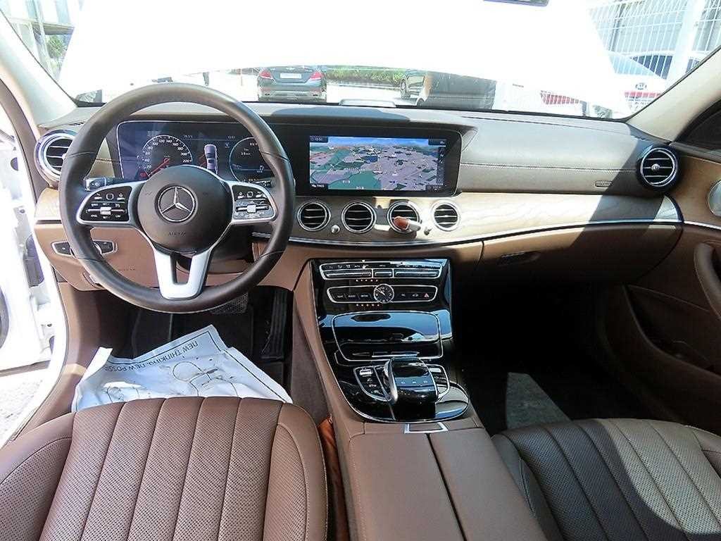 벤츠 E 클래스 E-클래스 W213 E300 4MATIC 익스클루시브 이미지 7