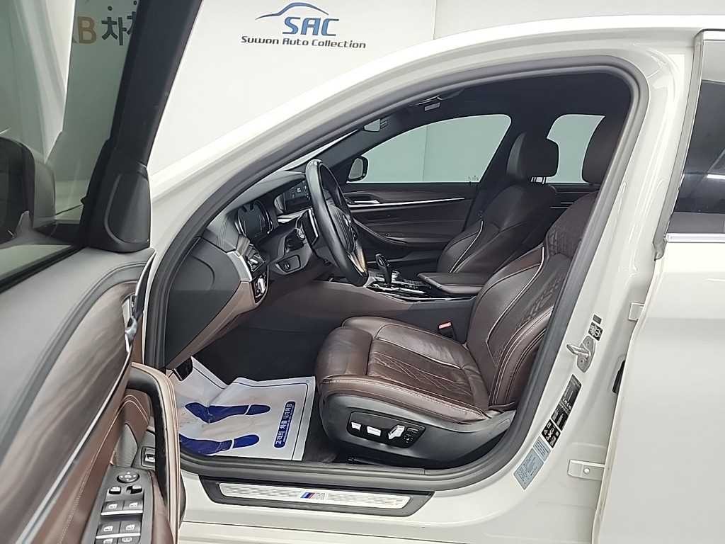 BMW 5시리즈 5시리즈 (G30) 530i xDrive M 스포츠 플러스 이미지 11