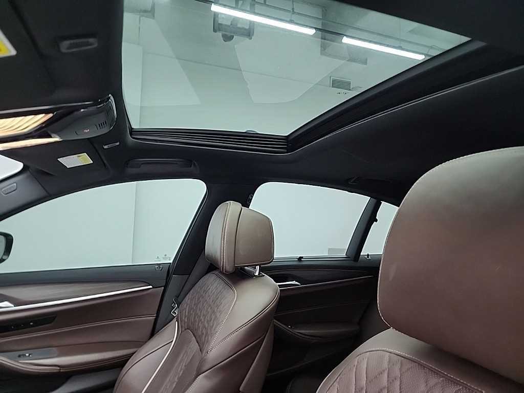 BMW 5시리즈 5시리즈 (G30) 530i xDrive M 스포츠 플러스 이미지 14