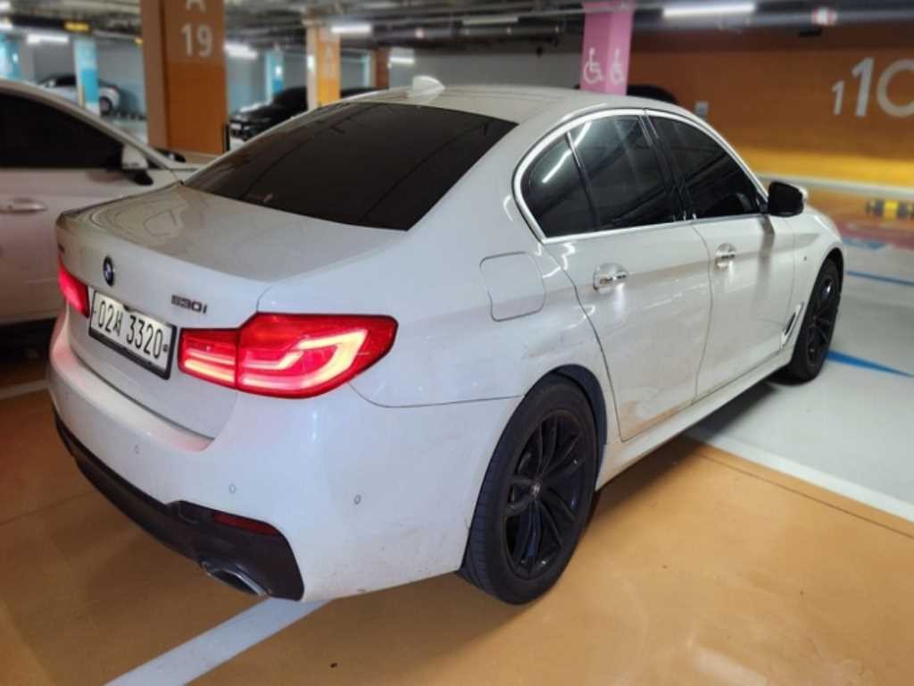 BMW 5시리즈 5시리즈 (G30) 530i xDrive M 스포츠 플러스 이미지 4