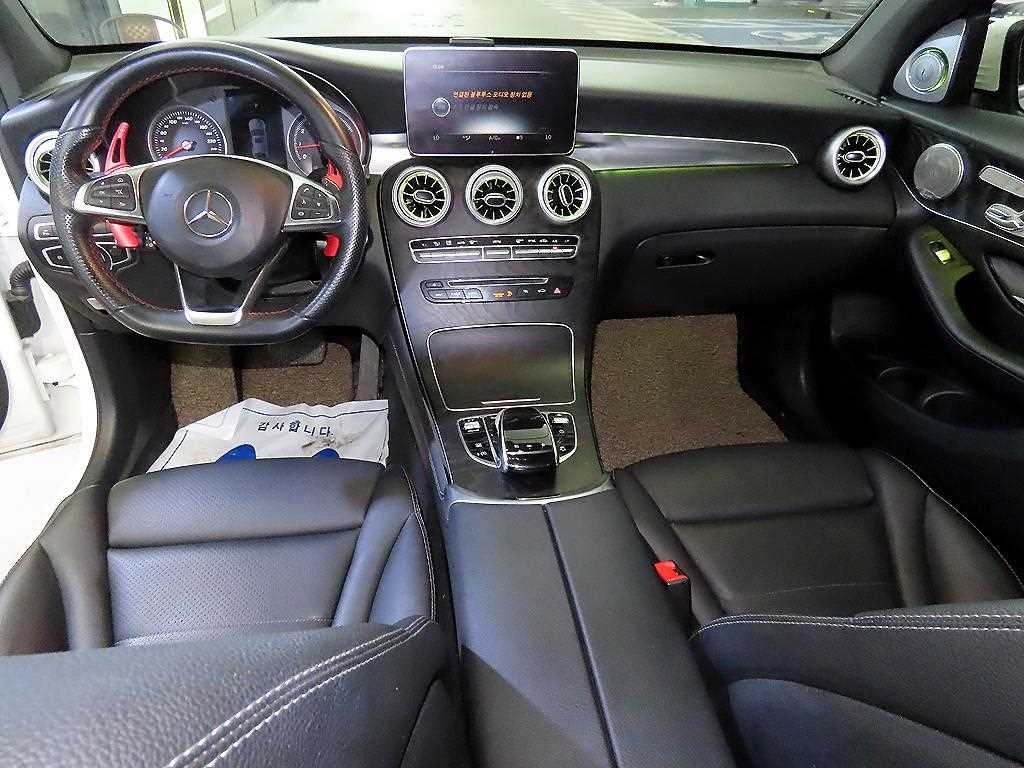 벤츠 GLC 클래스 GLC클래스 X253 GLC 300 4MATIC 쿠페 이미지 10