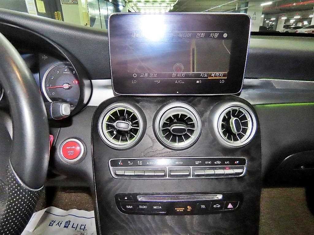 벤츠 GLC 클래스 GLC클래스 X253 GLC 300 4MATIC 쿠페 이미지 11