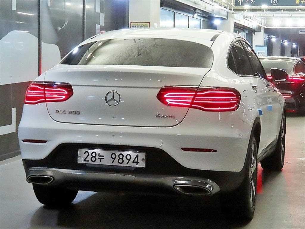 벤츠 GLC 클래스 GLC클래스 X253 GLC 300 4MATIC 쿠페 이미지 4