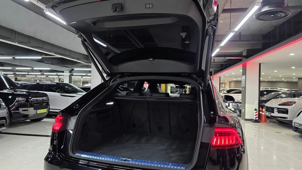 아우디 Q8 50 TDI 콰트로 프리미엄 이미지 13