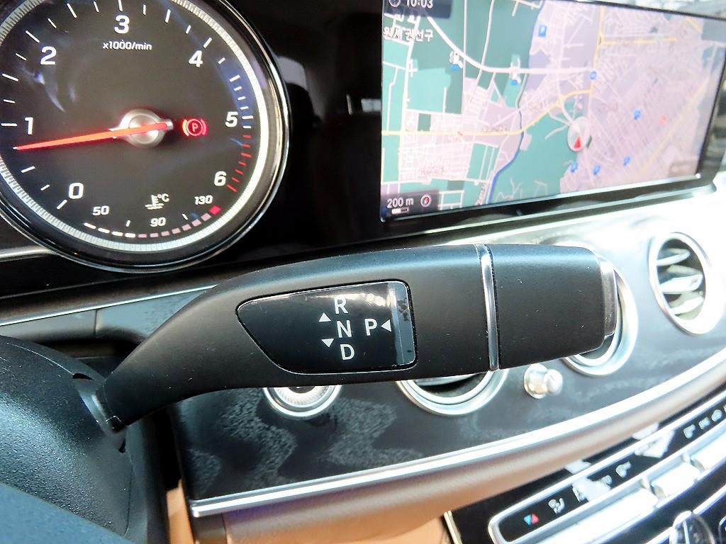벤츠 E 클래스 E-클래스 W213 E220d 4MATIC 아방가르드 이미지 11
