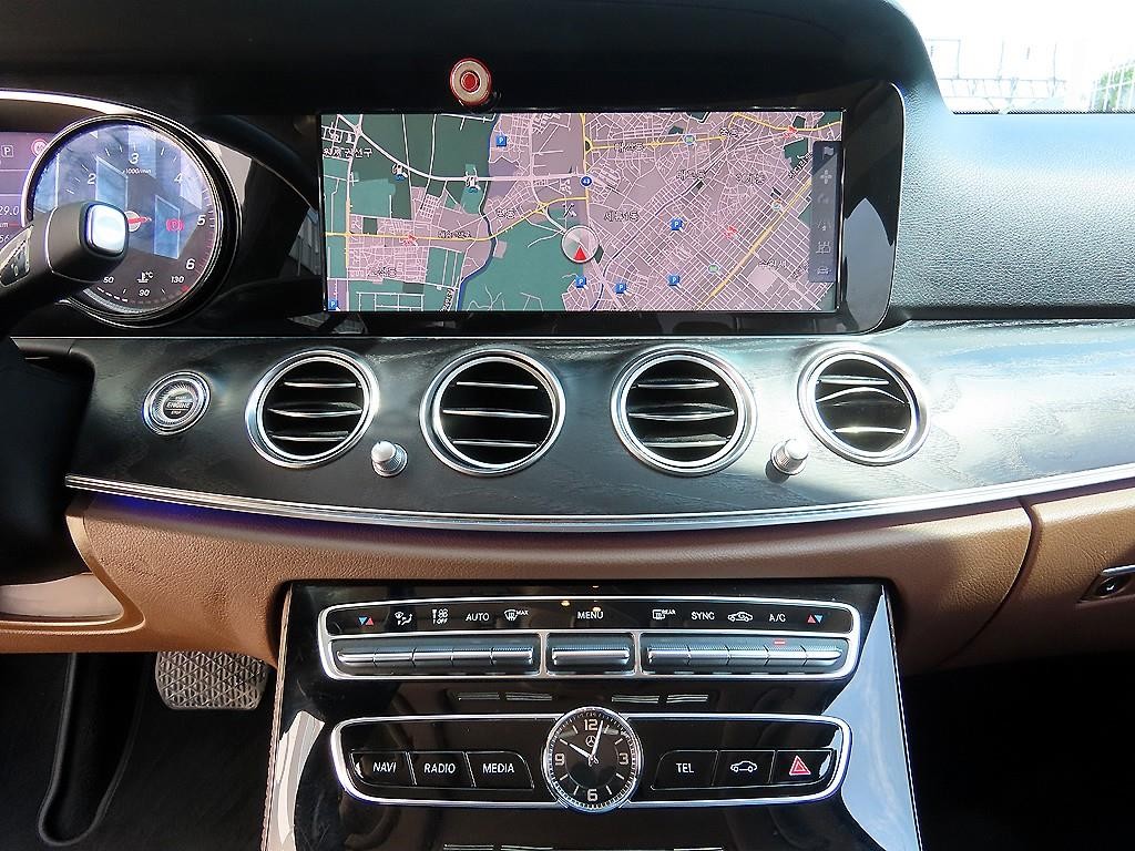 벤츠 E 클래스 E-클래스 W213 E220d 4MATIC 아방가르드 이미지 14