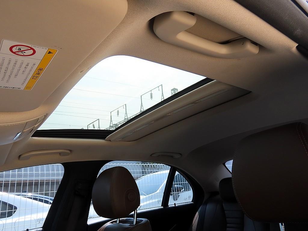 벤츠 E 클래스 E-클래스 W213 E220d 4MATIC 아방가르드 이미지 16