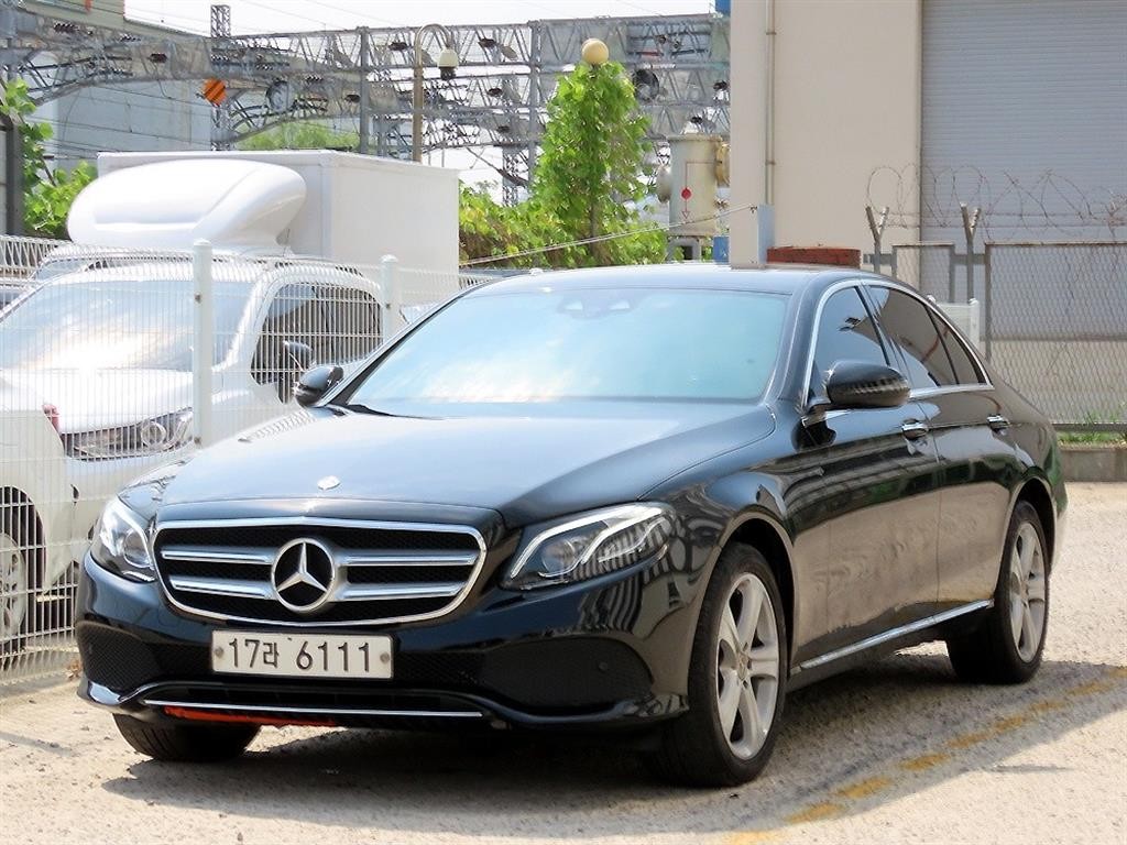 벤츠 E 클래스 E-클래스 W213 E220d 4MATIC 아방가르드 이미지 2