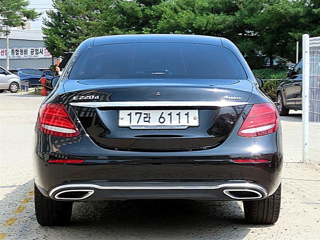 벤츠 E 클래스 E-클래스 W213 E220d 4MATIC 아방가르드 이미지 4