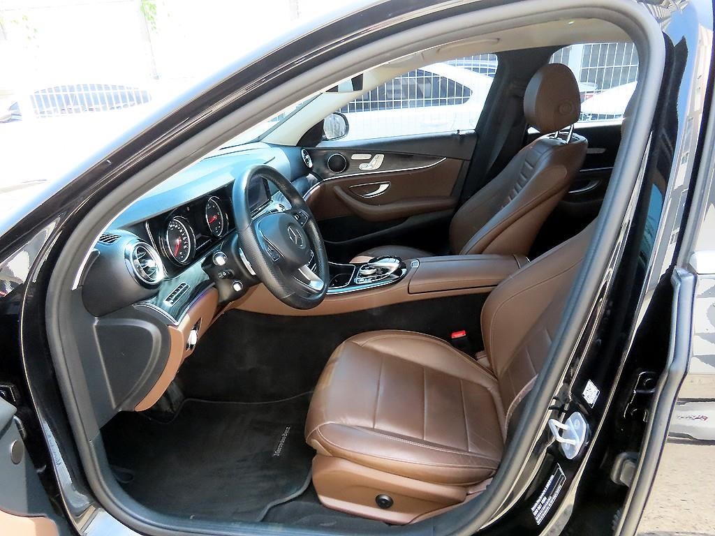 벤츠 E 클래스 E-클래스 W213 E220d 4MATIC 아방가르드 이미지 5