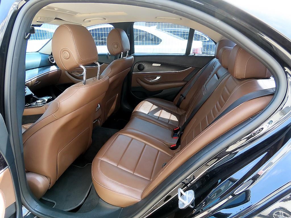 벤츠 E 클래스 E-클래스 W213 E220d 4MATIC 아방가르드 이미지 6