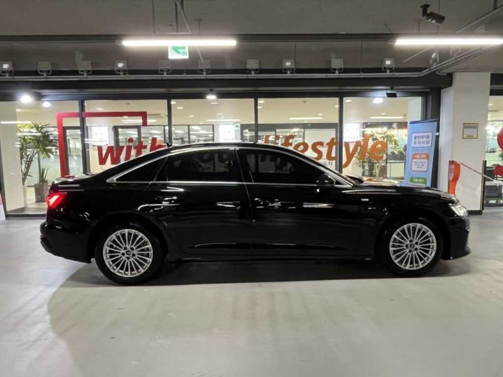 아우디 A6 A6 (C8) 45 TFSI 프리미엄 이미지 3