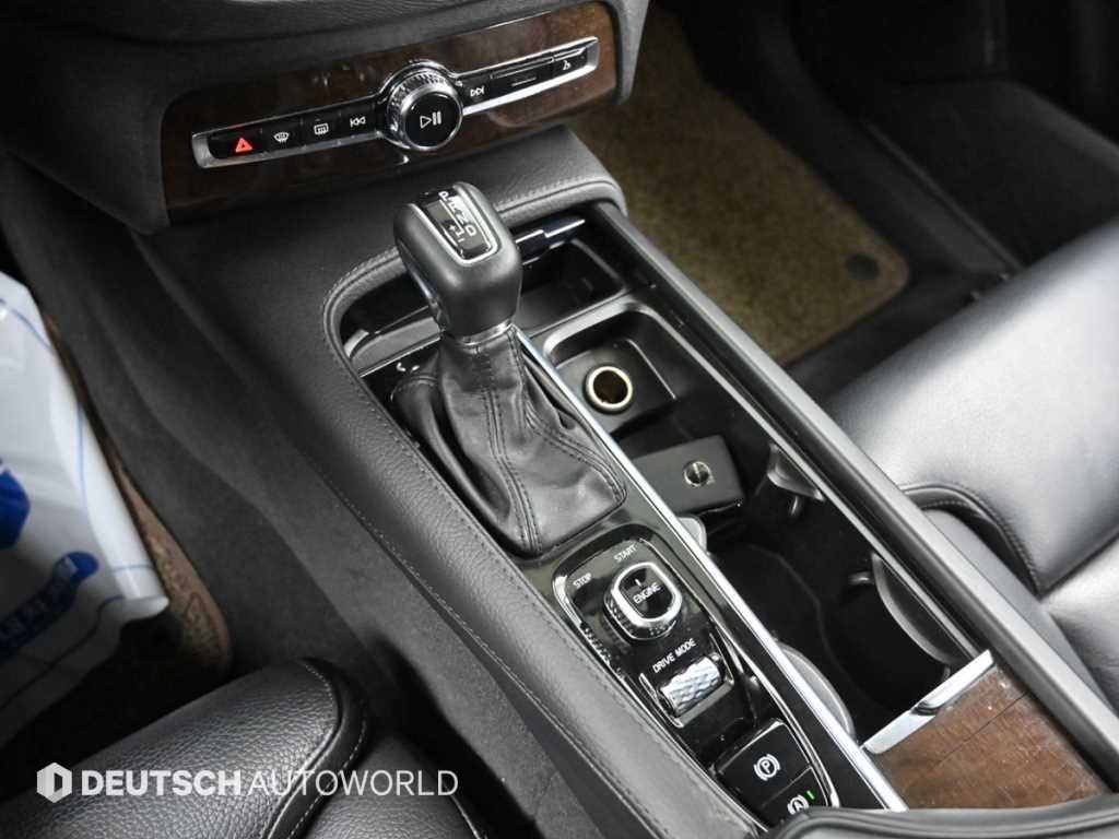 볼보 XC90 XC90 2세대 2.0 D5 AWD 모멘텀 이미지 9