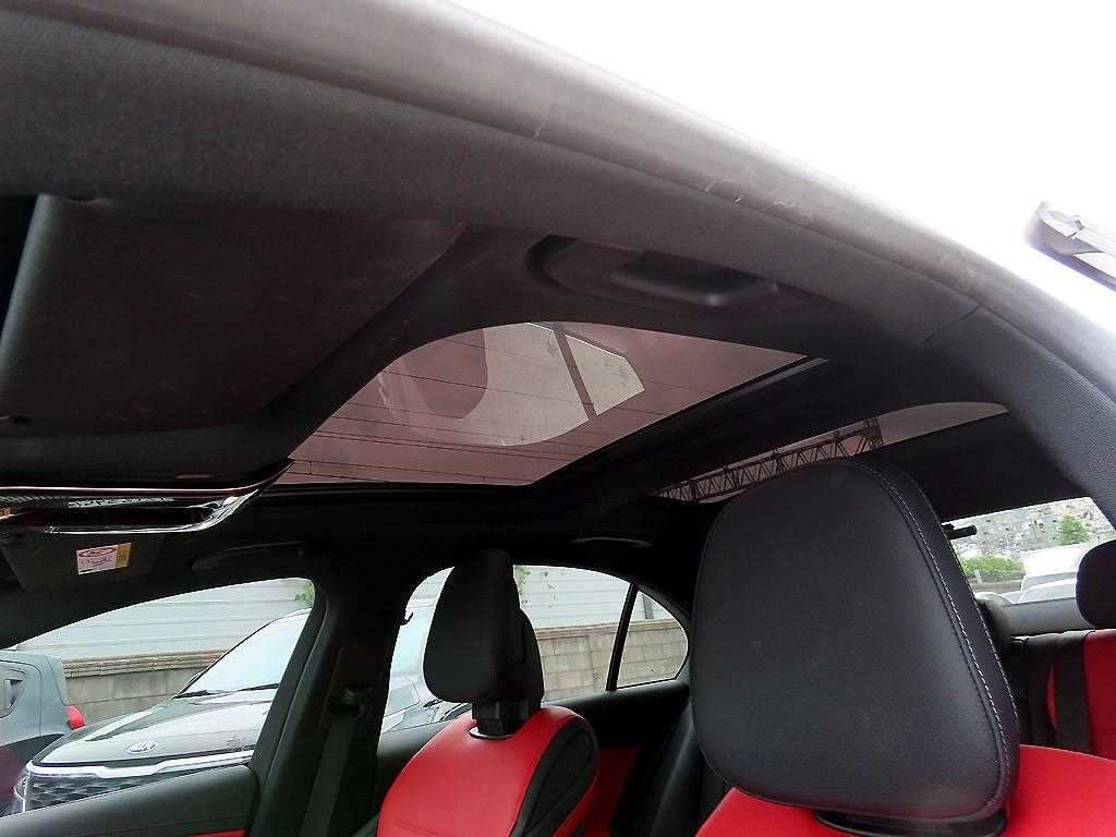 벤츠 C 클래스 C클래스 W206 C300 4MATIC AMG 라인 이미지 17