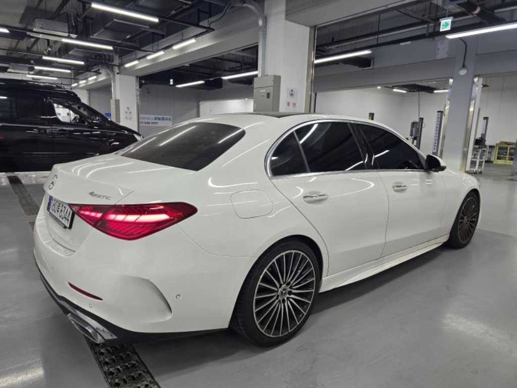 벤츠 C 클래스 C클래스 W206 C300 4MATIC AMG 라인 이미지 4