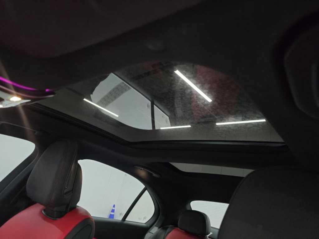 벤츠 C 클래스 C클래스 W206 C300 4MATIC AMG 라인 이미지 9