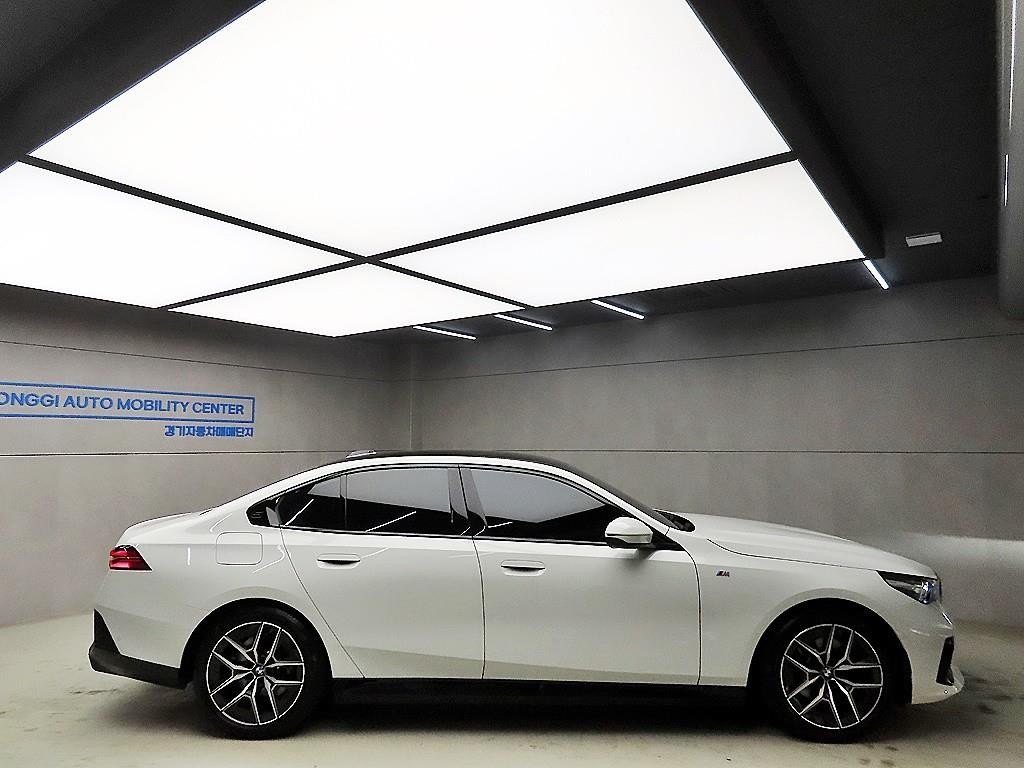 BMW 5시리즈 5시리즈 (G60) 520i M 스포츠 이미지 2