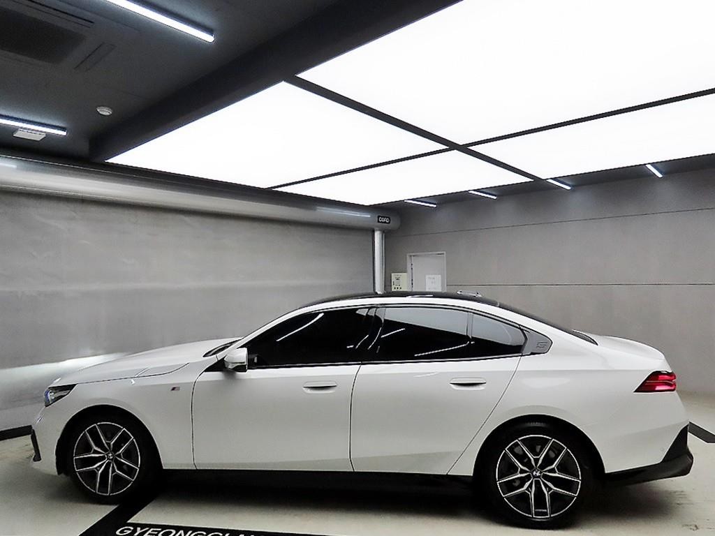 BMW 5시리즈 5시리즈 (G60) 520i M 스포츠 이미지 4