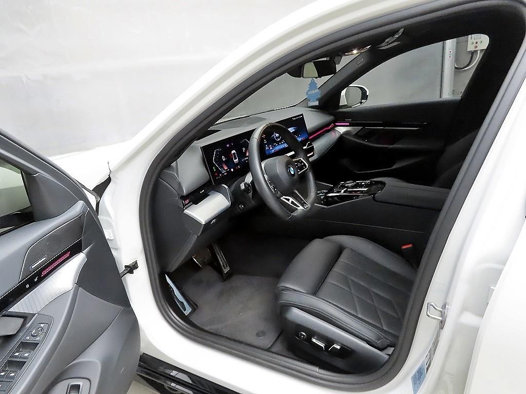 BMW 5시리즈 5시리즈 (G60) 520i M 스포츠 이미지 5