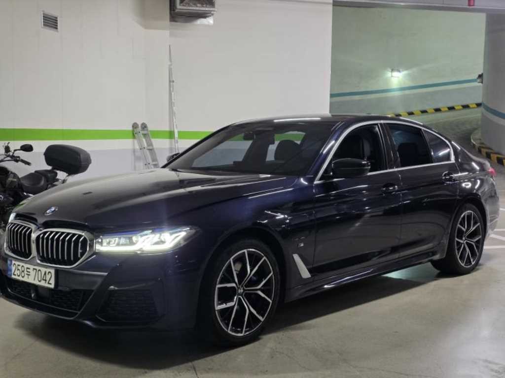 BMW 5시리즈 5시리즈 (G30) 530e M 스포츠 이미지 2