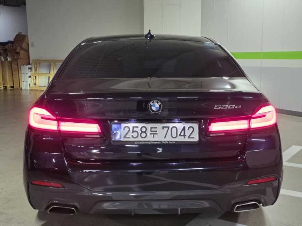 BMW 5시리즈 5시리즈 (G30) 530e M 스포츠 이미지 3