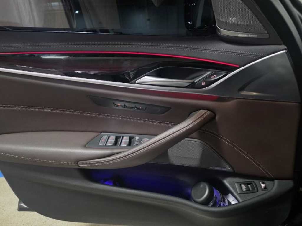 BMW 5시리즈 5시리즈 (G30) 530e M 스포츠 이미지 7