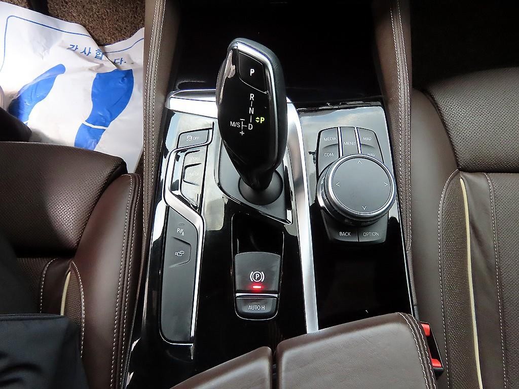 BMW 5시리즈 5시리즈 (G30) 520d M 스포츠 플러스 이미지 11