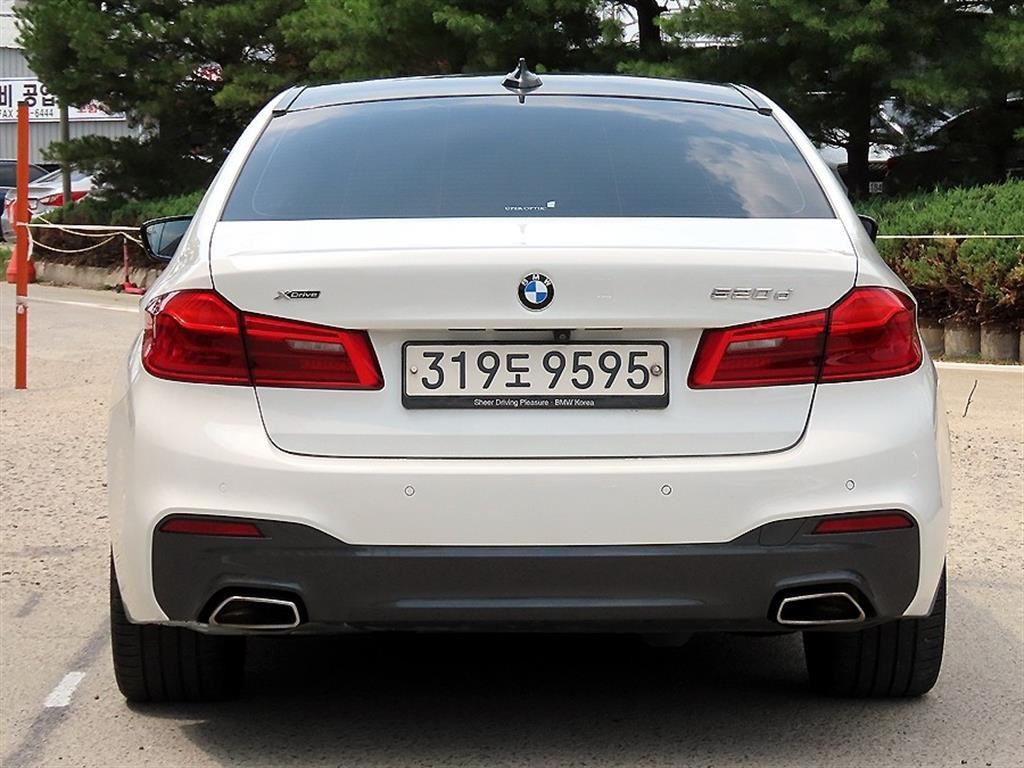 BMW 5시리즈 5시리즈 (G30) 520d M 스포츠 플러스 이미지 4