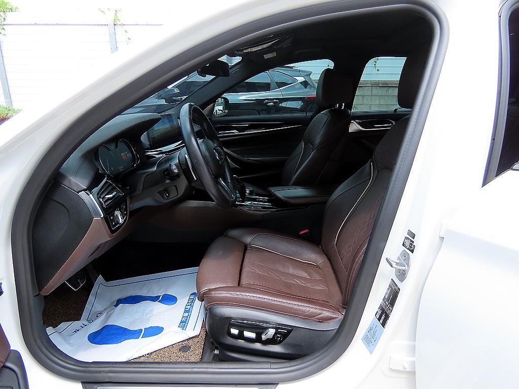 BMW 5시리즈 5시리즈 (G30) 520d M 스포츠 플러스 이미지 5