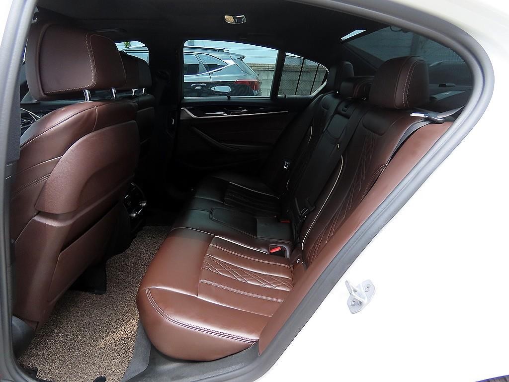 BMW 5시리즈 5시리즈 (G30) 520d M 스포츠 플러스 이미지 6