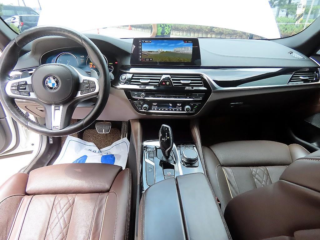 BMW 5시리즈 5시리즈 (G30) 520d M 스포츠 플러스 이미지 7
