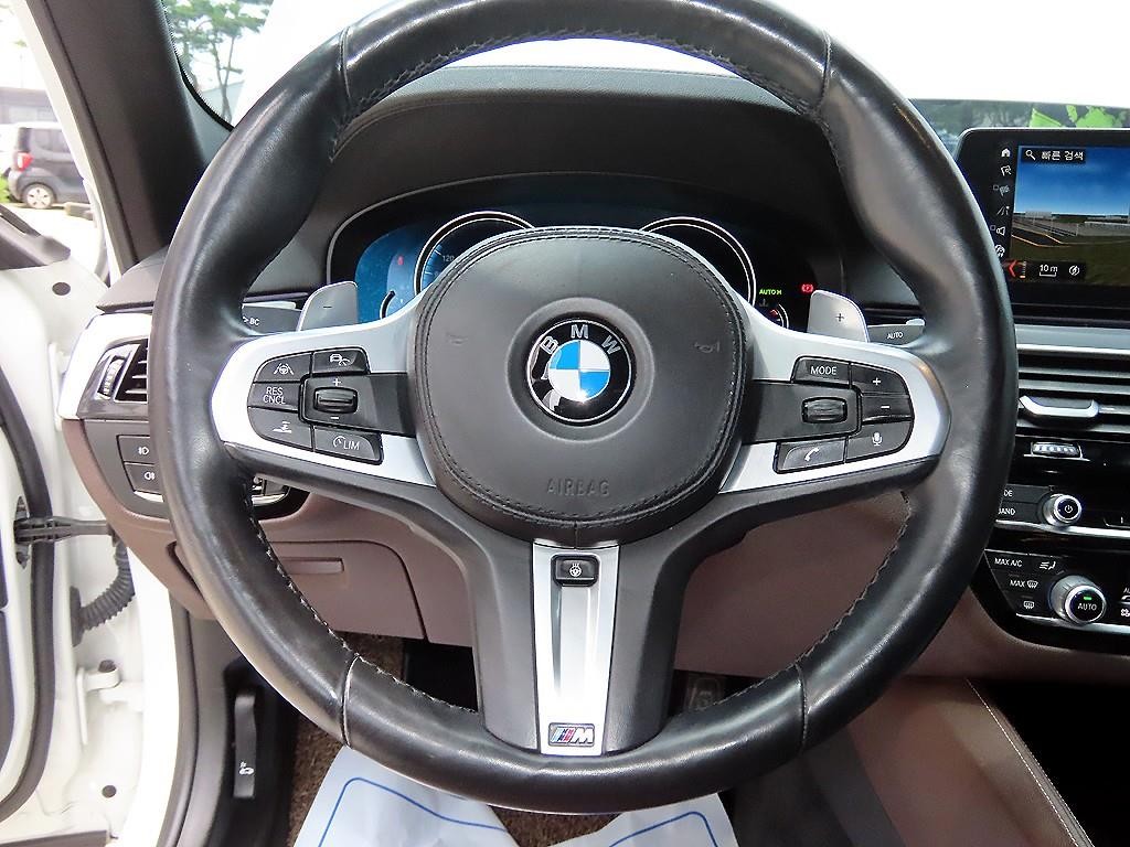 BMW 5시리즈 5시리즈 (G30) 520d M 스포츠 플러스 이미지 8