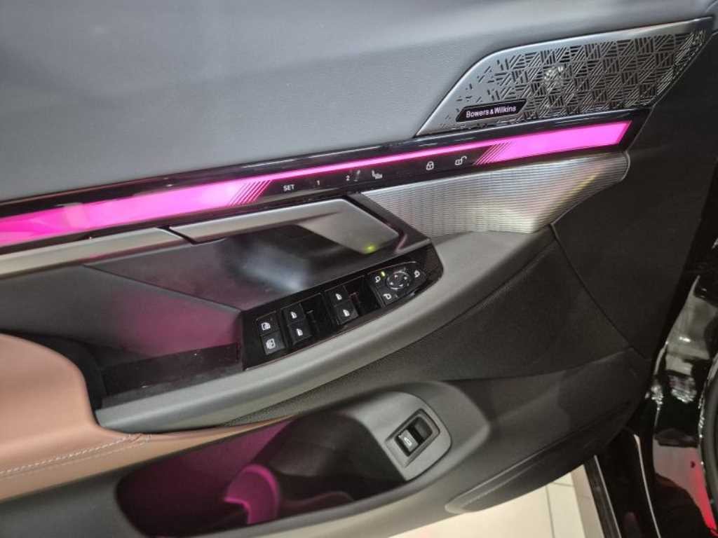 BMW 5시리즈 5시리즈 (G60) 530i xDrive M 스포츠 프로 스페셜 에디션 이미지 12