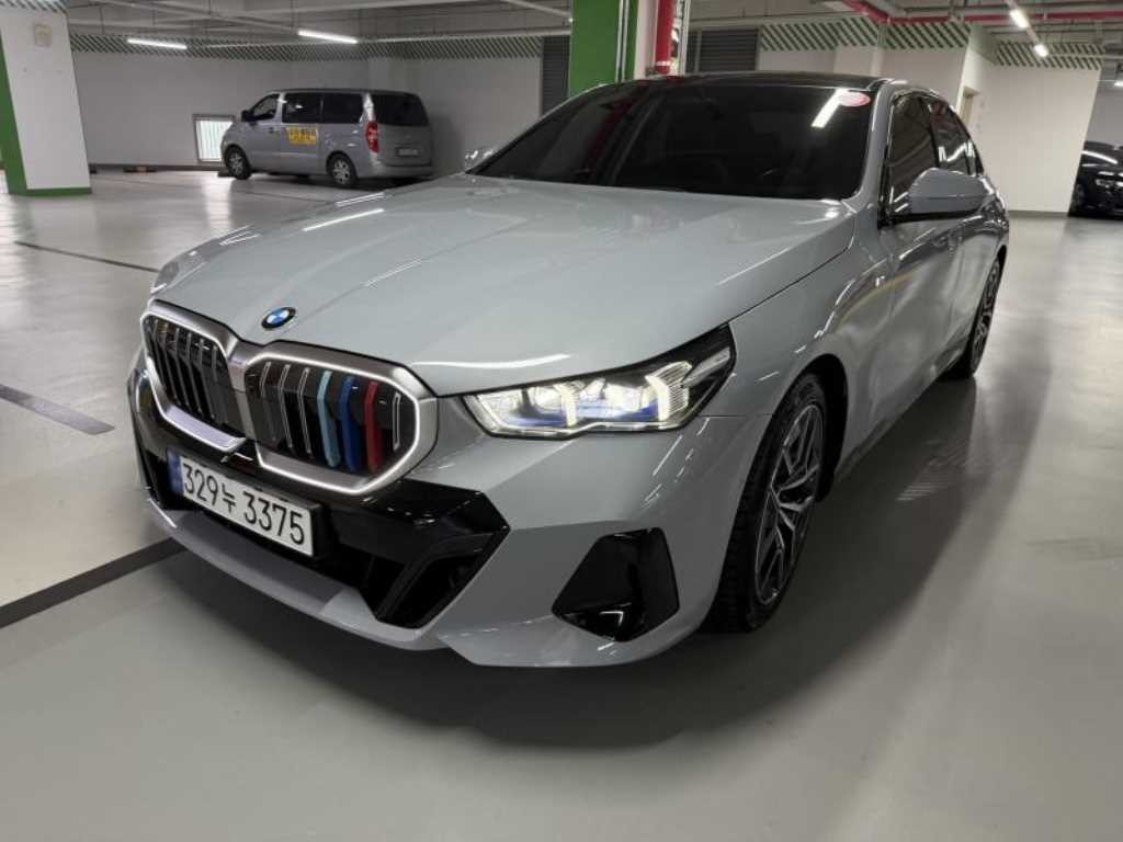 BMW 5시리즈 5시리즈 (G60) 520i M 스포츠 이미지 2