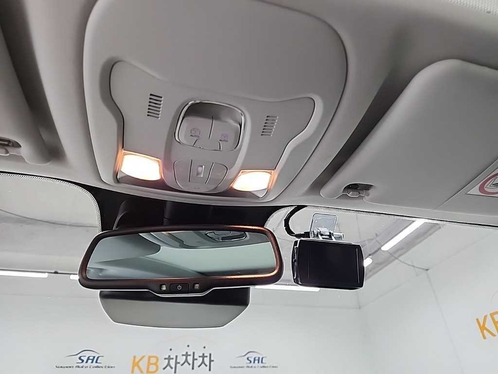 지프 레니게이드 2.4 론지튜드 하이 이미지 17