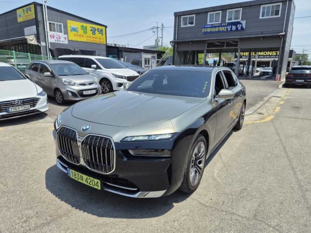 BMW 7시리즈 7시리즈 (G70) 740i sDrive 디자인퓨어 엑셀런스 이미지 2