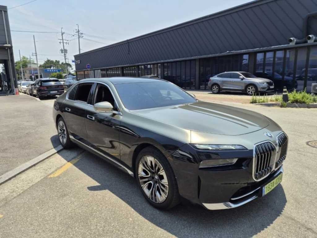 BMW 7시리즈 7시리즈 (G70) 740i sDrive 디자인퓨어 엑셀런스 이미지 3