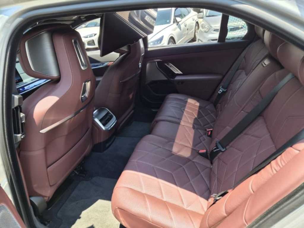 BMW 7시리즈 7시리즈 (G70) 740i sDrive 디자인퓨어 엑셀런스 이미지 7