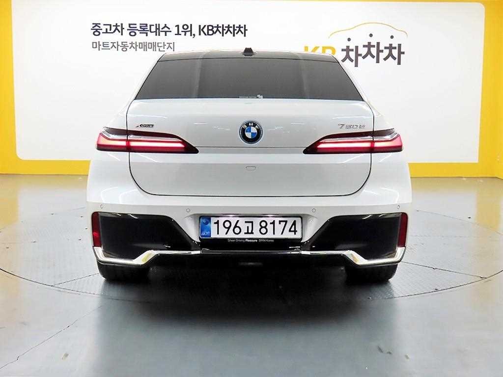 BMW 7시리즈 7시리즈 (G70) 750e xDrive M 스포츠 이미지 3