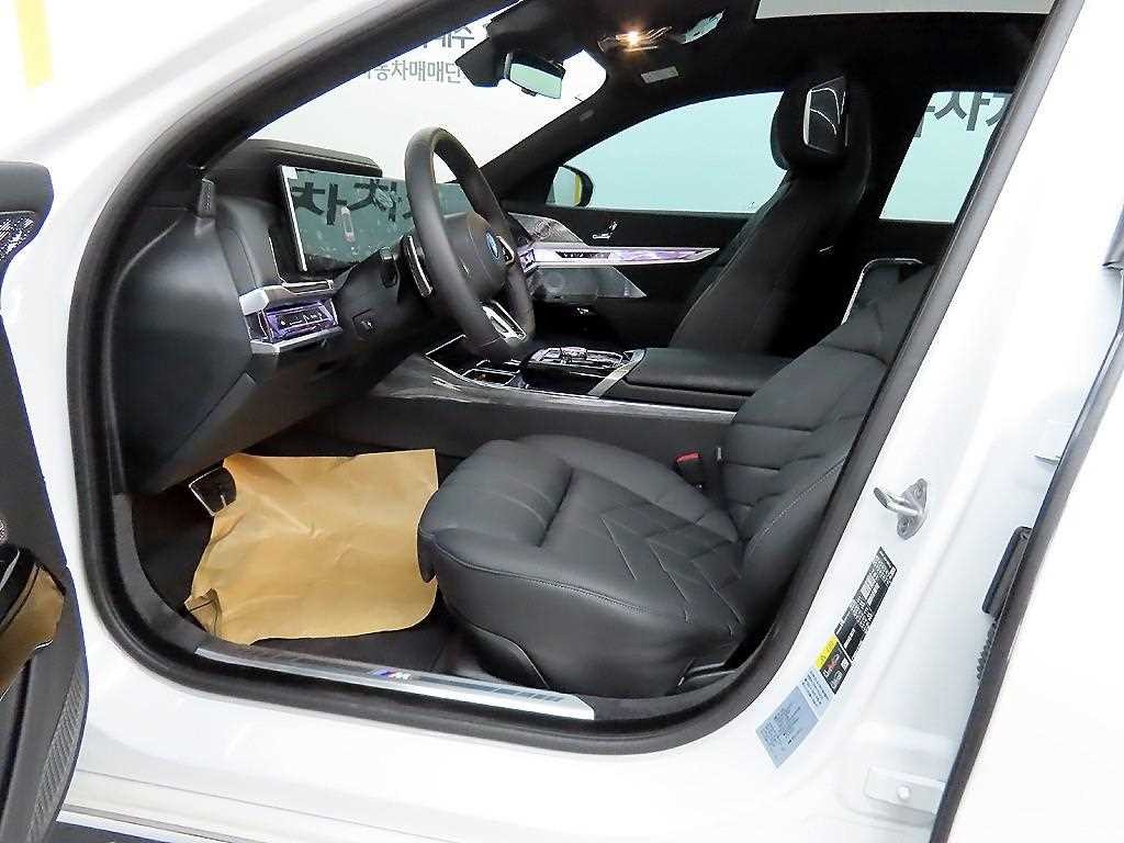 BMW 7시리즈 7시리즈 (G70) 750e xDrive M 스포츠 이미지 5